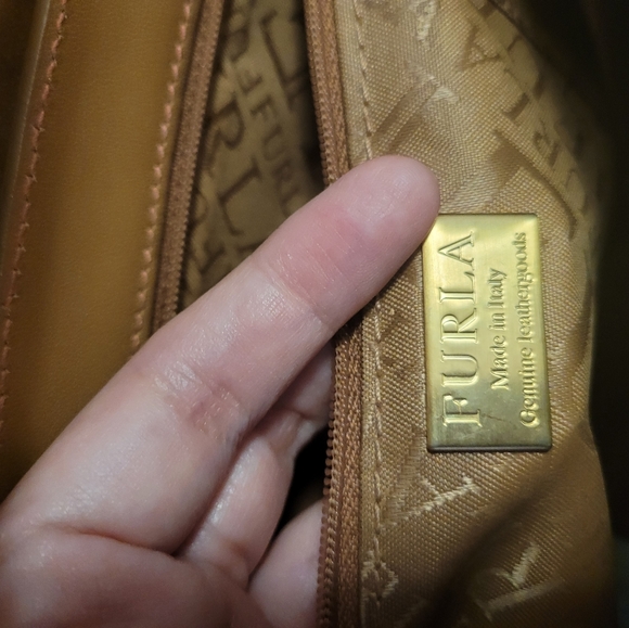 Furla shoulder leather bag tan colour with gold hardware - vintage - Picture 10 of 16